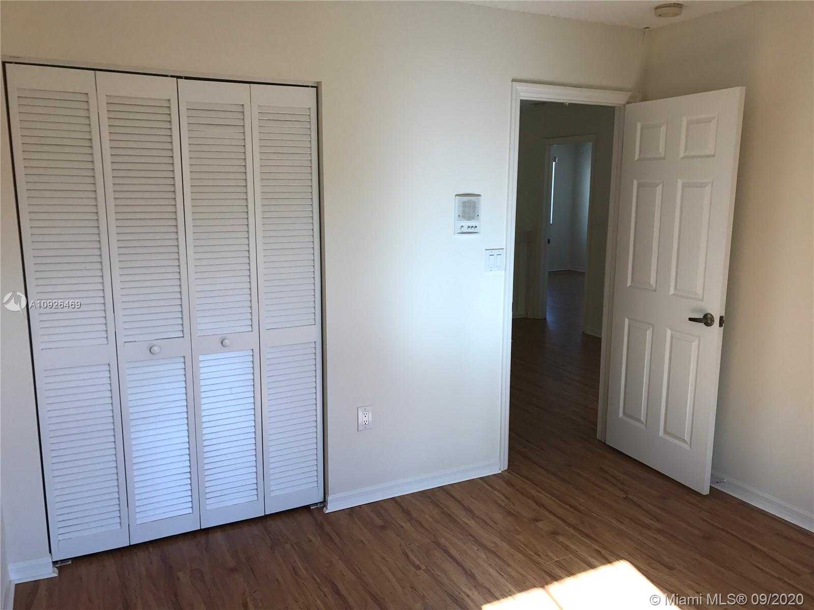 Small Image of 1125 LIDFLOWER ST, Hollywood Number 23