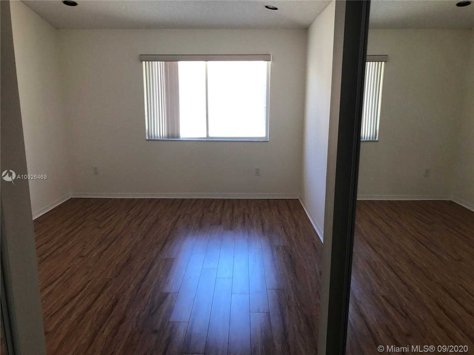 Small Image of 1125 LIDFLOWER ST, Hollywood Number 24