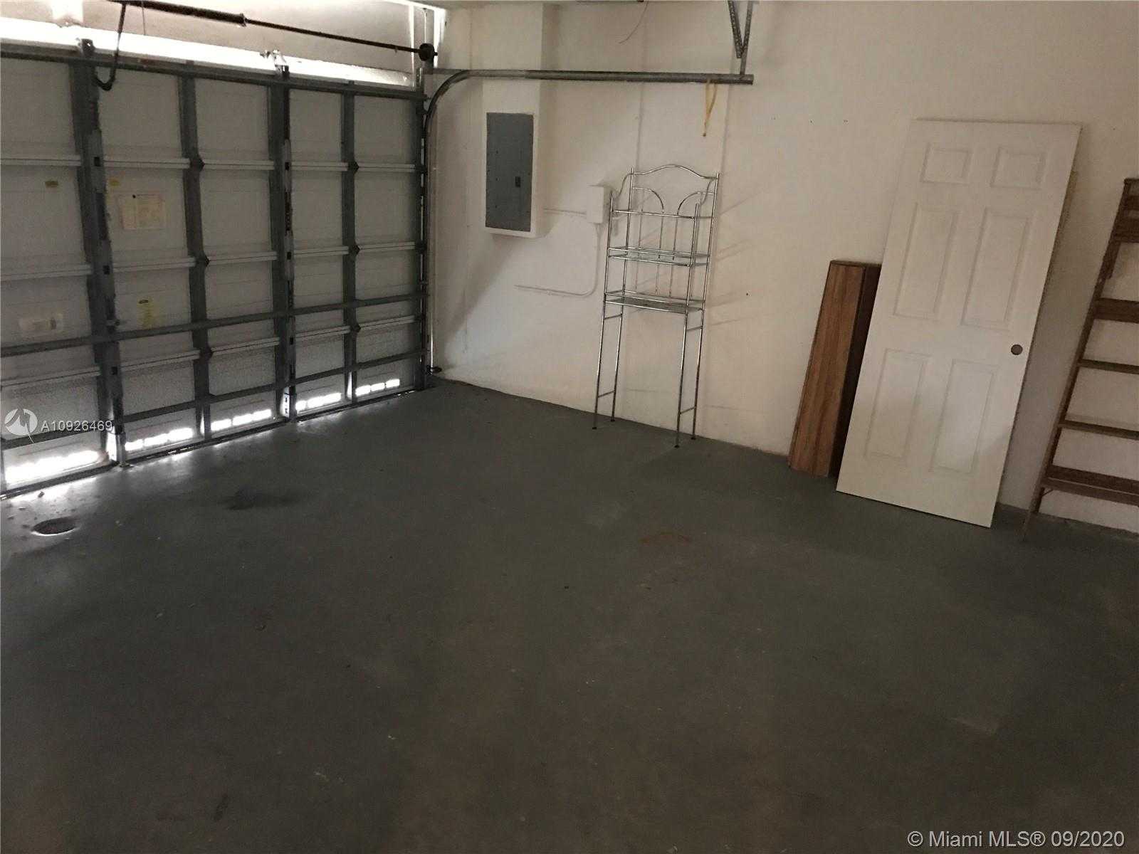 Small Image of 1125 LIDFLOWER ST, Hollywood Number 25