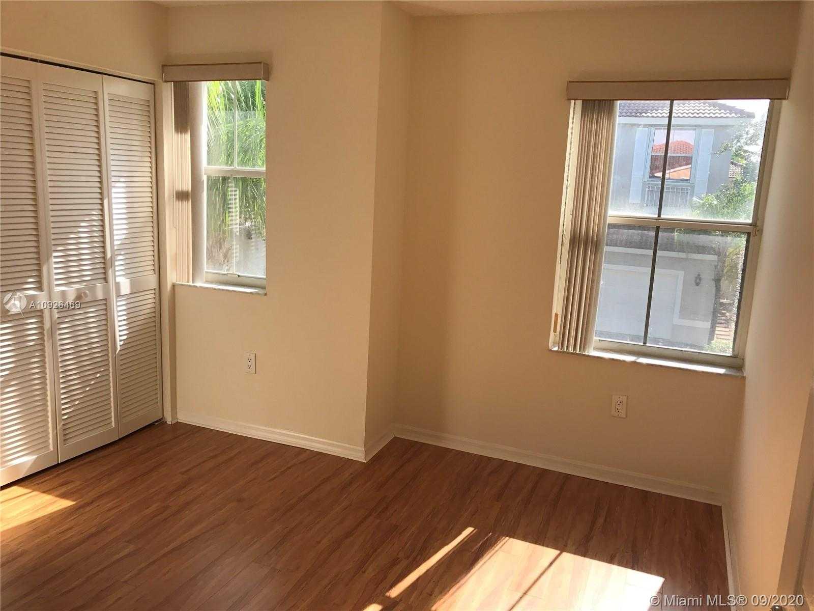Small Image of 1125 LIDFLOWER ST, Hollywood Number 26