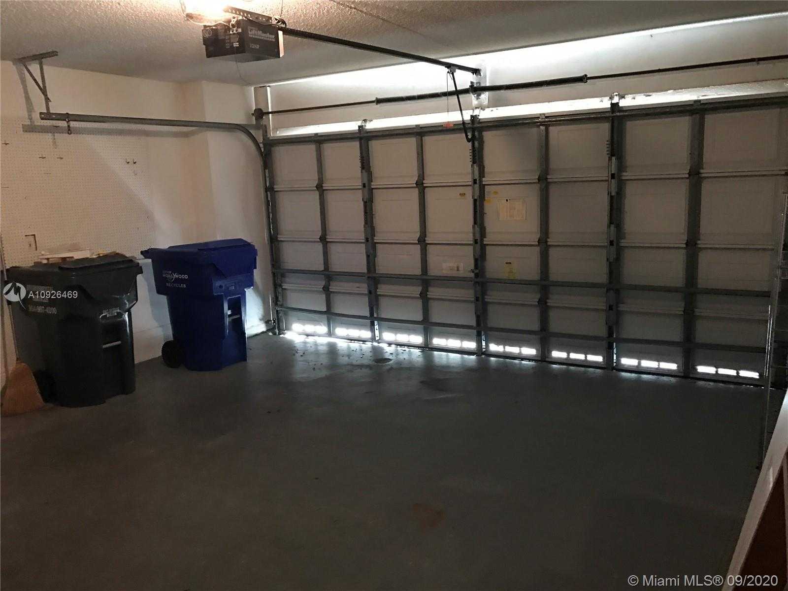 Small Image of 1125 LIDFLOWER ST, Hollywood Number 30