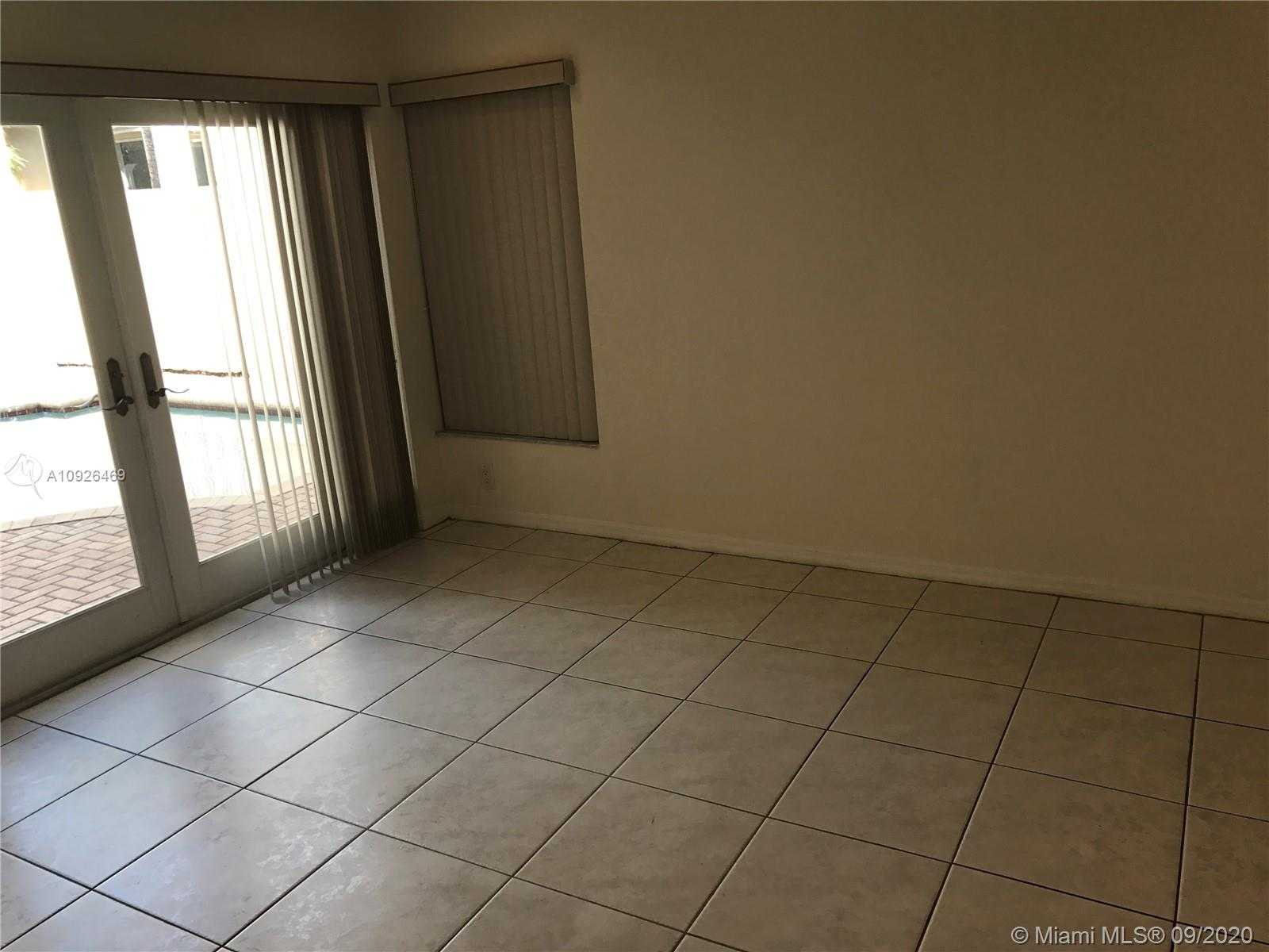 Small Image of 1125 LIDFLOWER ST, Hollywood Number 32