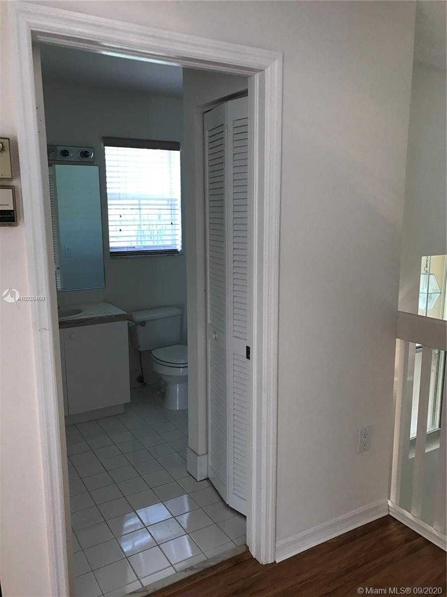 Small Image of 1125 LIDFLOWER ST, Hollywood Number 33
