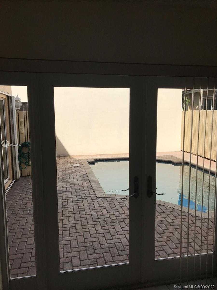 Small Image of 1125 LIDFLOWER ST, Hollywood Number 7