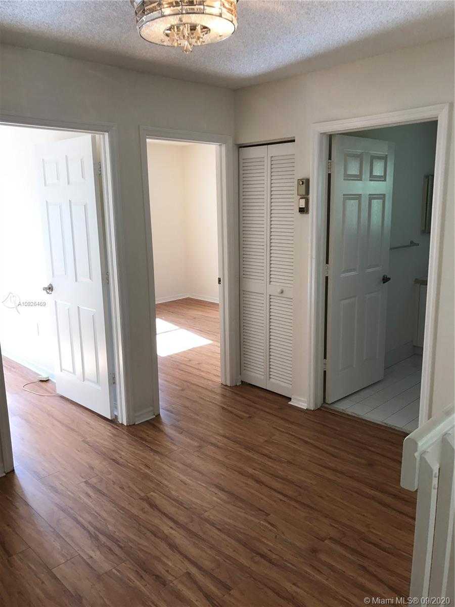 Small Image of 1125 LIDFLOWER ST, Hollywood Number 8