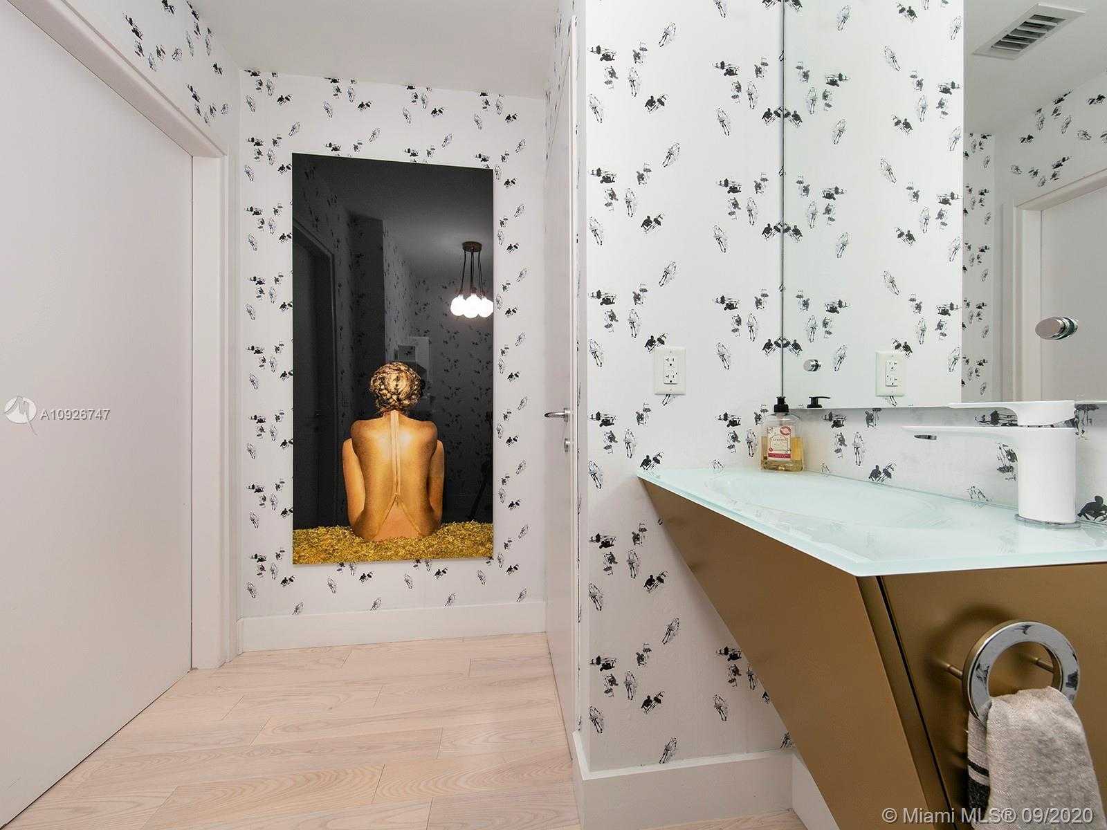 Small Image of 50 SOUTH POINTE DR #707, Miami Beach Number 15