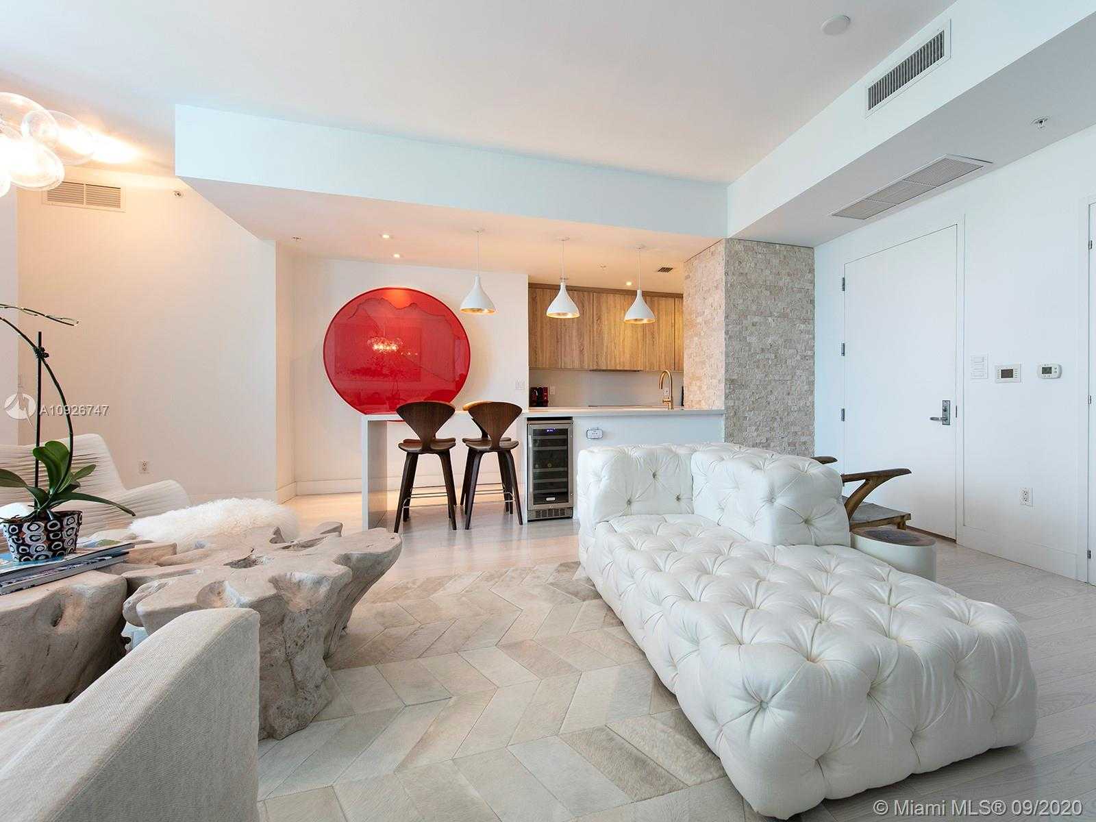 Small Image of 50 SOUTH POINTE DR #707, Miami Beach Number 7