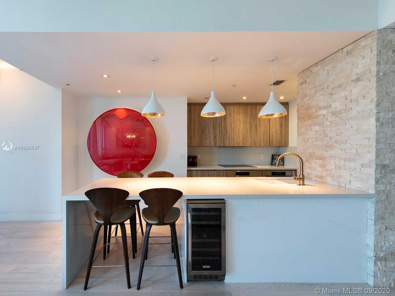 Small Image of 50 SOUTH POINTE DR #707, Miami Beach Number 8