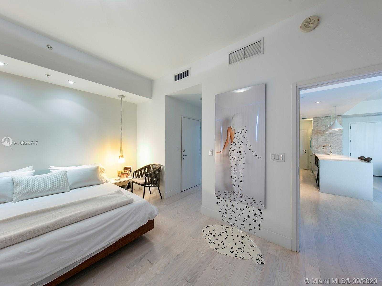 Small Image of 50 SOUTH POINTE DR #707, Miami Beach Number 9