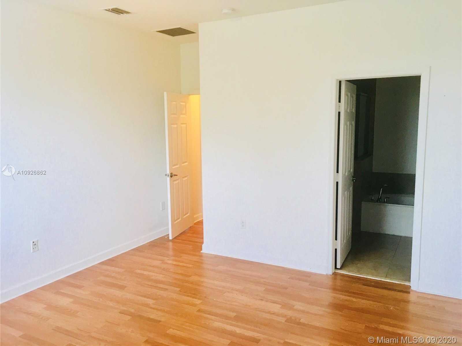 Small Image of 10310 NORTH WEST 70TH TER, Doral Number 17
