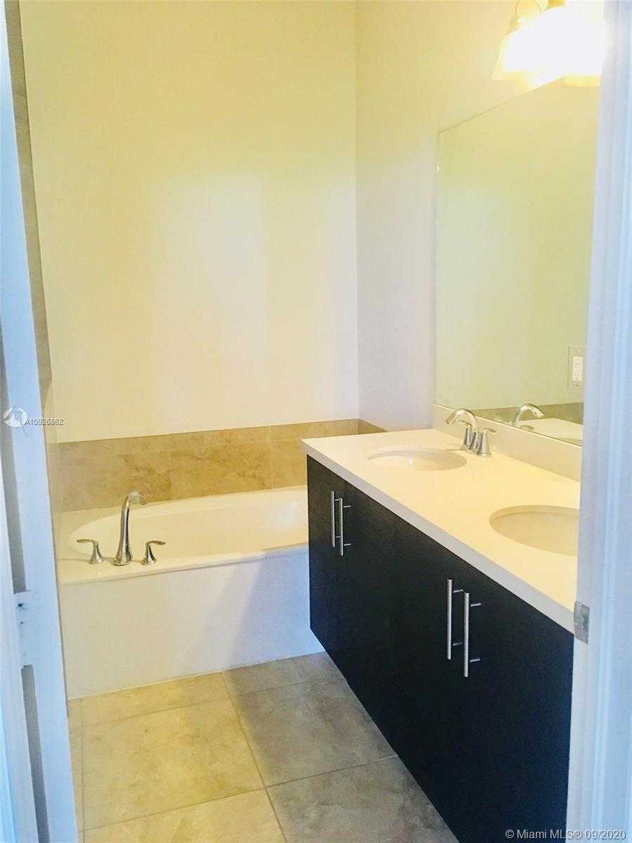 Small Image of 10310 NORTH WEST 70TH TER, Doral Number 20
