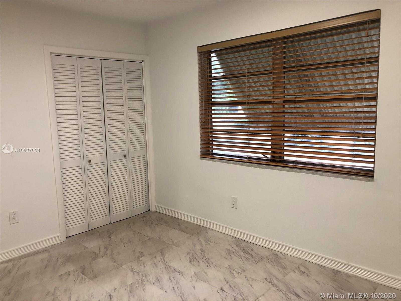 Small Image of 6295 SOUTH WEST 33RD ST, Miami Number 12