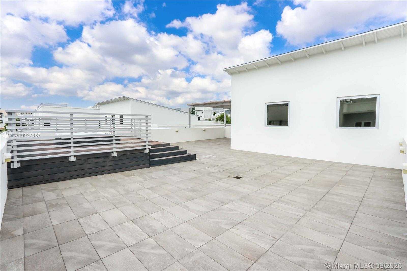 Small Image of 8256 NORTH WEST 34 DR, Doral Number 31