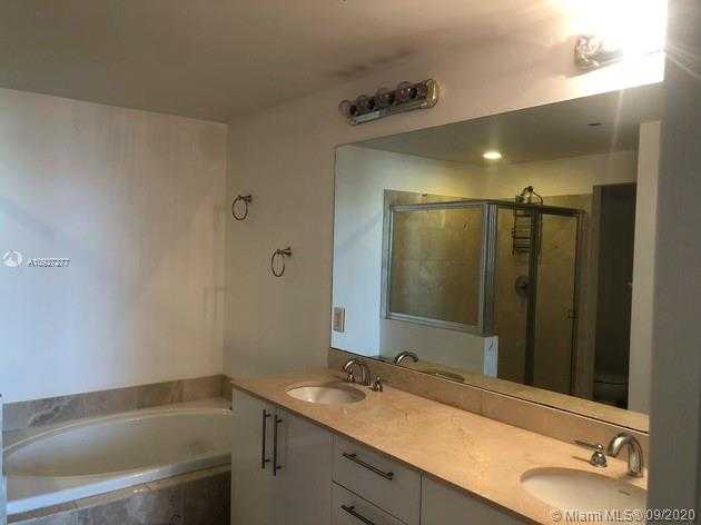 Small Image of 3330 NE 190th St, Aventura, FL 33180, USA Number 13