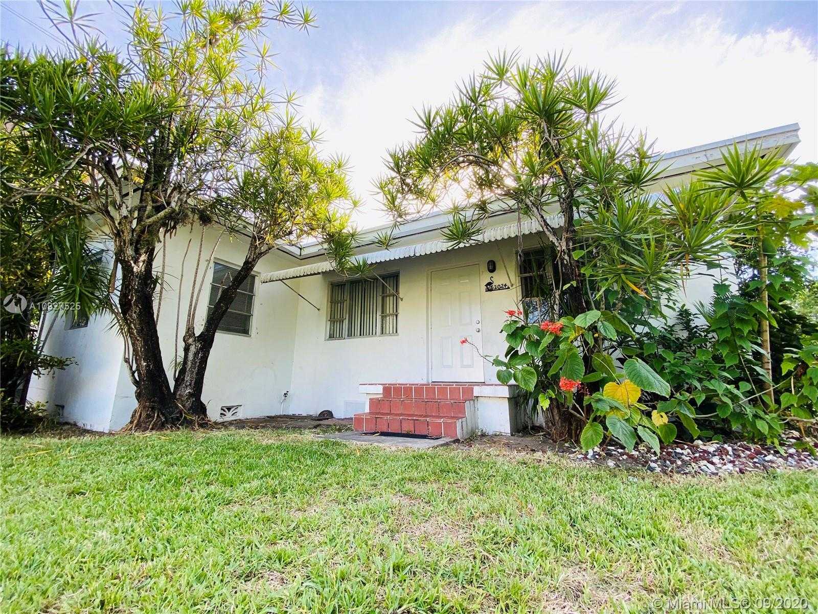 Small Image of 2024 NORTH EAST 135TH TER, North Miami Beach Number 15