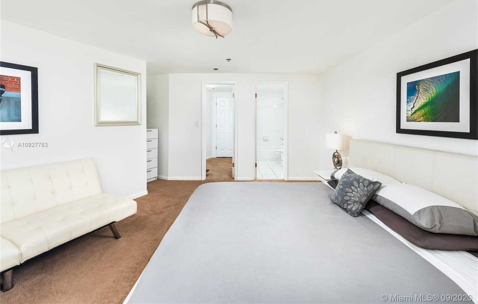 Small Image of 5445 COLLINS AVE #M15, Miami Beach Number 22