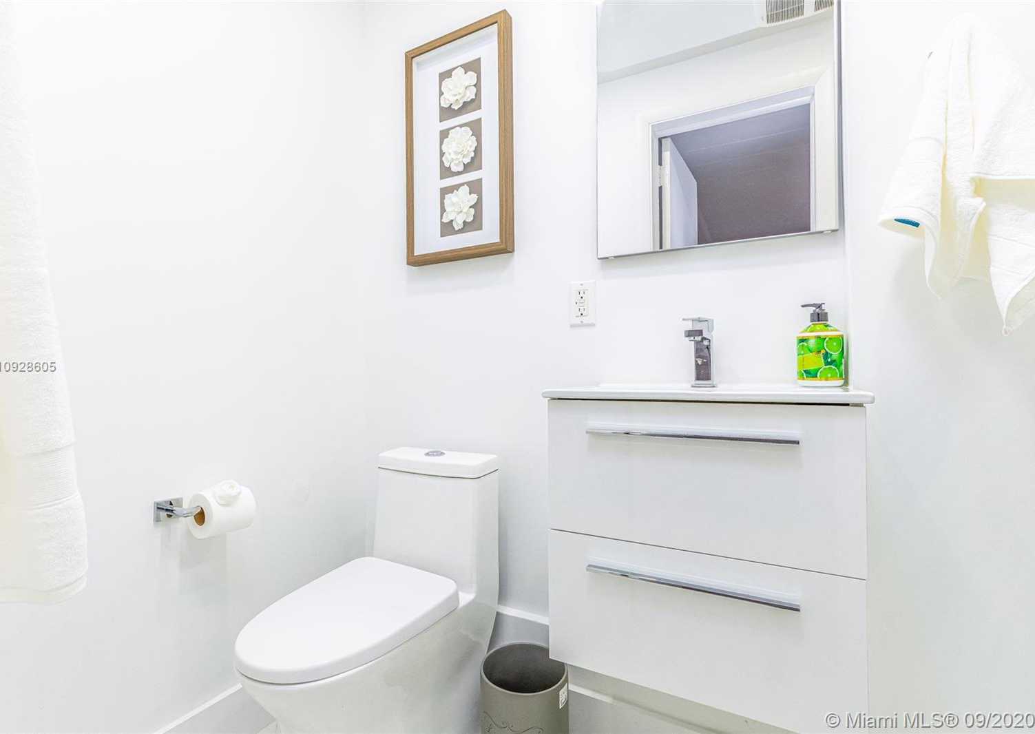 Small Image of 40 SOUTH WEST 31ST RD, Coconut Grove Number 19