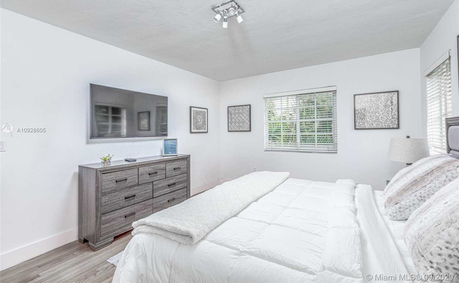 Small Image of 40 SOUTH WEST 31ST RD, Coconut Grove Number 22