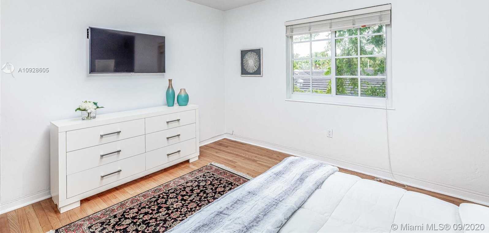 Small Image of 40 SOUTH WEST 31ST RD, Coconut Grove Number 25
