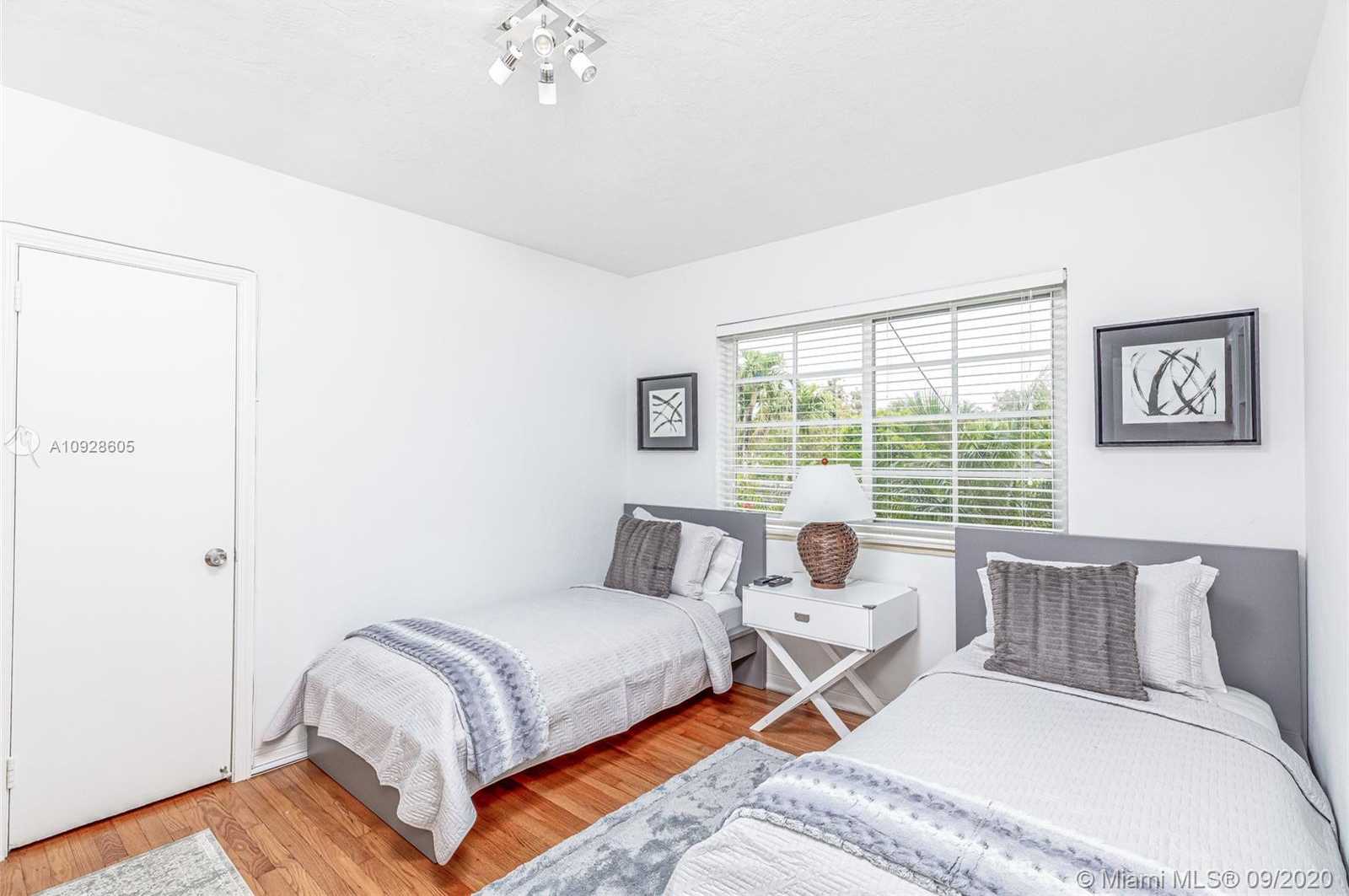 Small Image of 40 SOUTH WEST 31ST RD, Coconut Grove Number 27