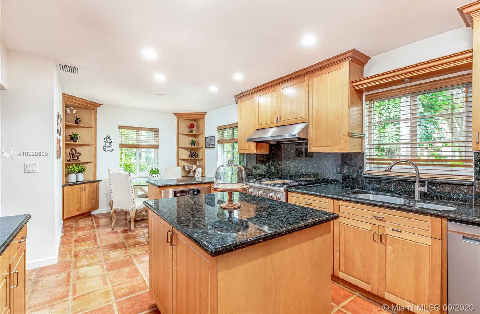 Small Image of 40 SOUTH WEST 31ST RD, Coconut Grove Number 7
