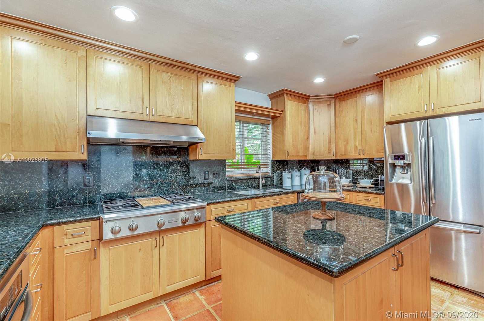 Small Image of 40 SOUTH WEST 31ST RD, Coconut Grove Number 8