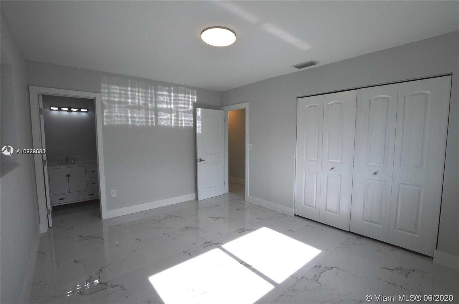 Small Image of 9040 SOUTH WEST 48TH TER, Miami Number 12