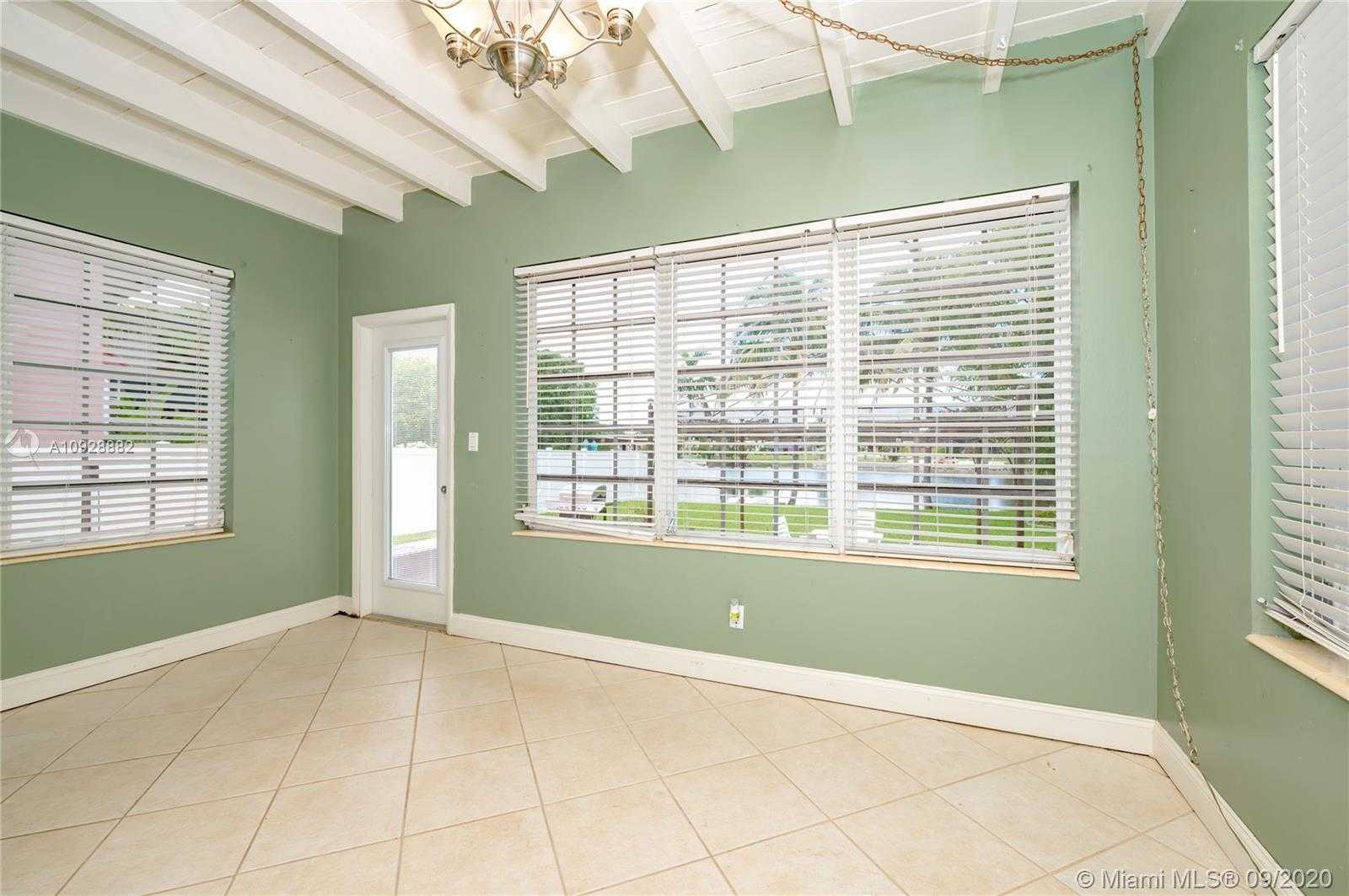 Small Image of 931 Bluebird Ave, Miami Springs, FL 33166, USA Number 11