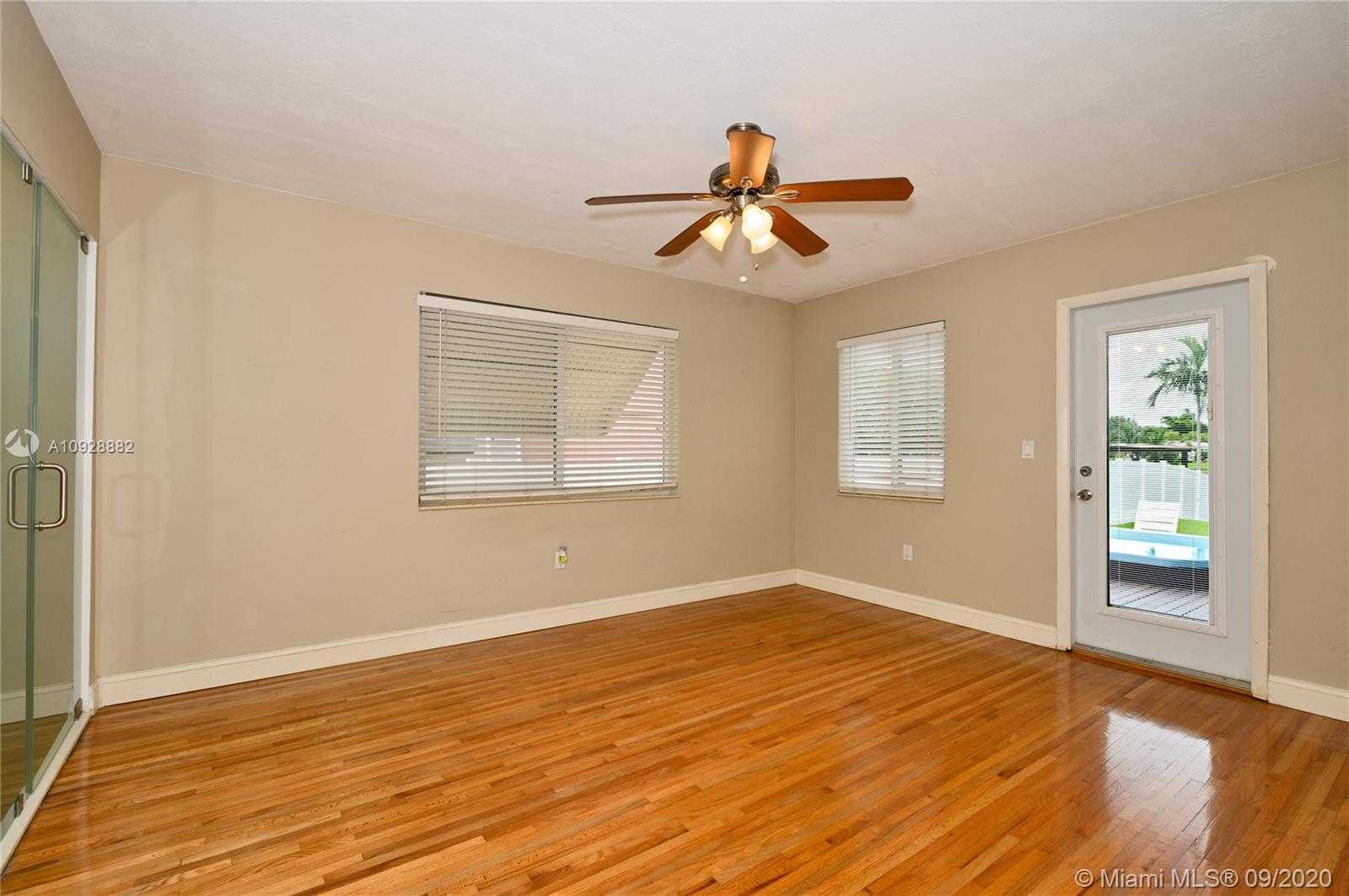 Small Image of 931 Bluebird Ave, Miami Springs, FL 33166, USA Number 12
