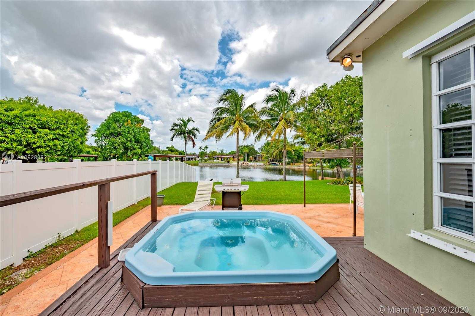 Small Image of 931 Bluebird Ave, Miami Springs, FL 33166, USA Number 20