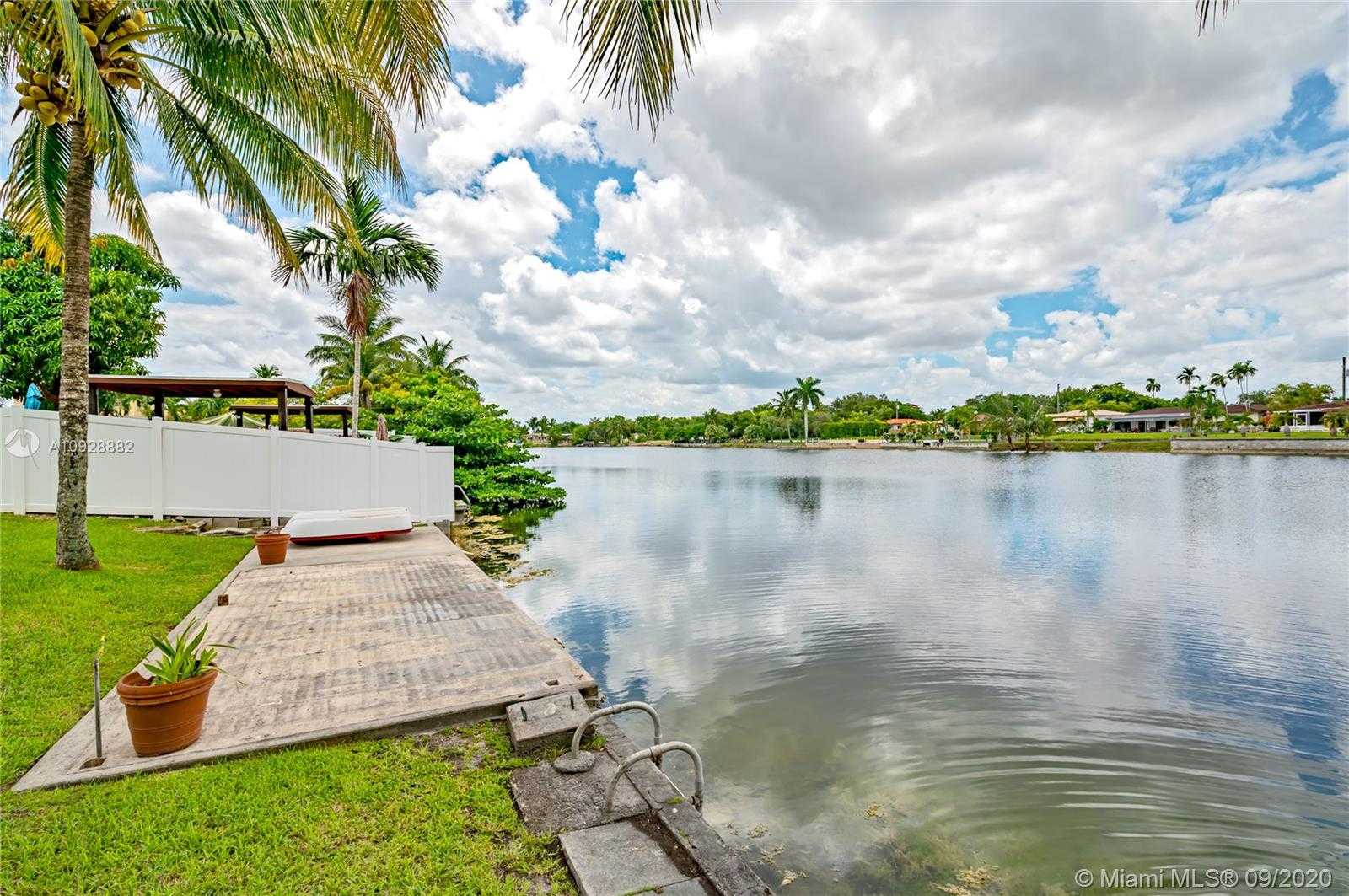 Small Image of 931 Bluebird Ave, Miami Springs, FL 33166, USA Number 21
