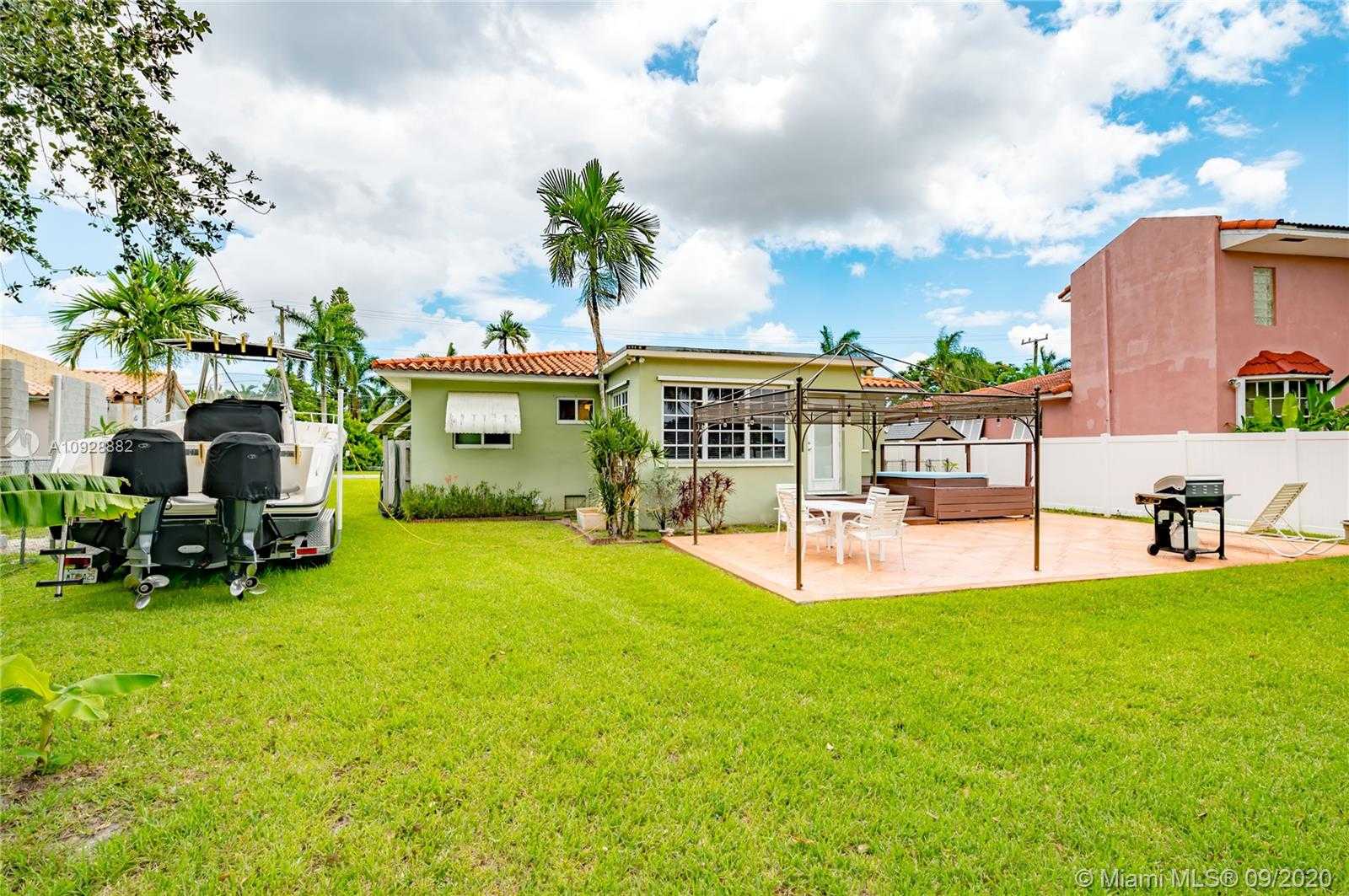 Small Image of 931 Bluebird Ave, Miami Springs, FL 33166, USA Number 23