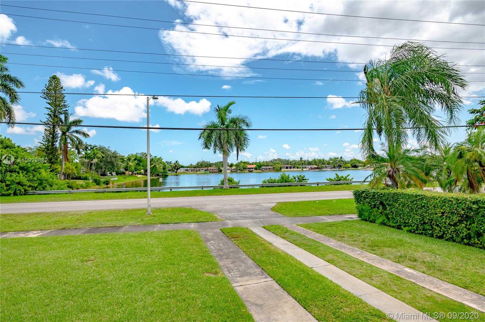 Small Image of 931 Bluebird Ave, Miami Springs, FL 33166, USA Number 26
