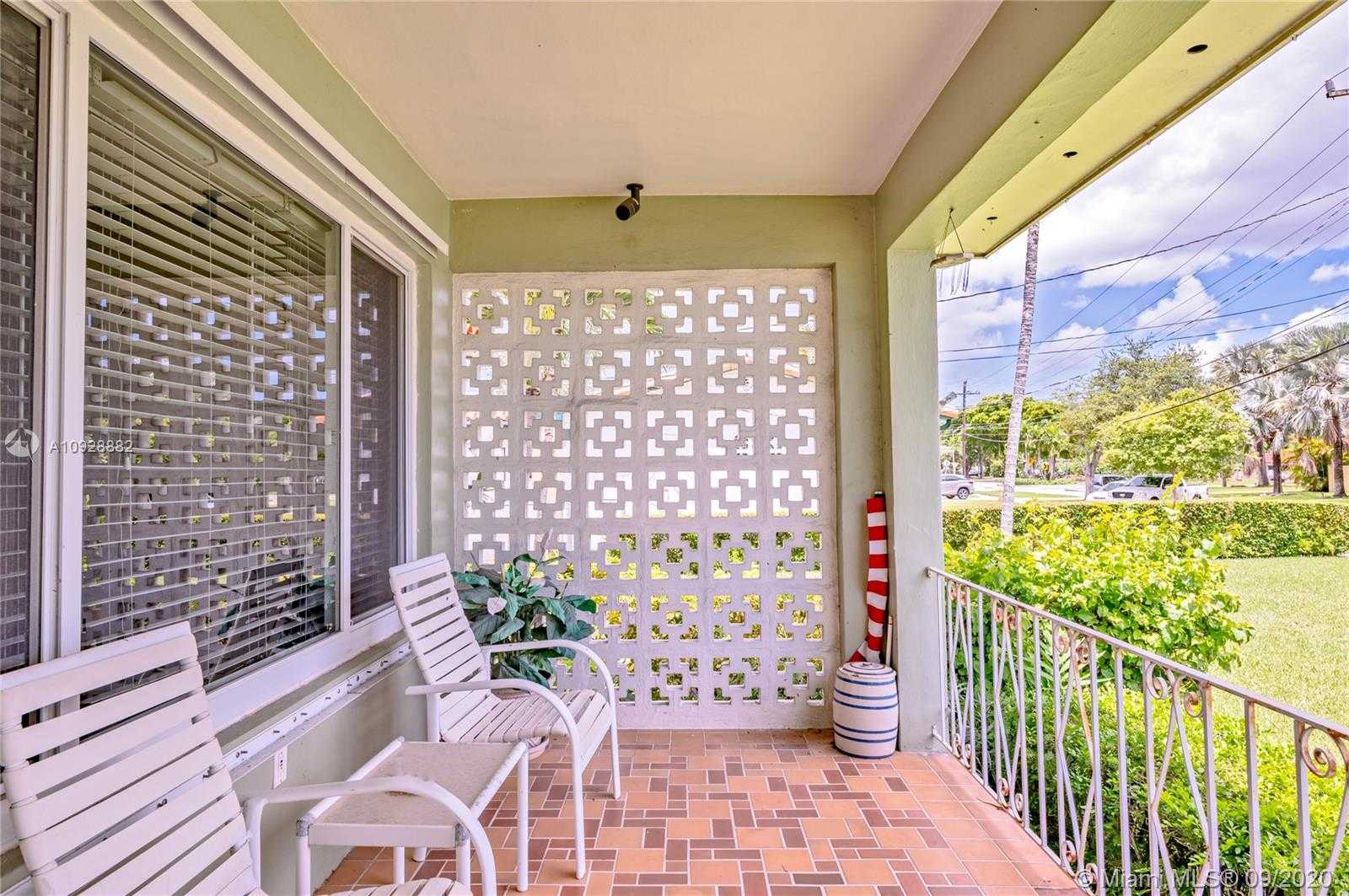 Small Image of 931 Bluebird Ave, Miami Springs, FL 33166, USA Number 5