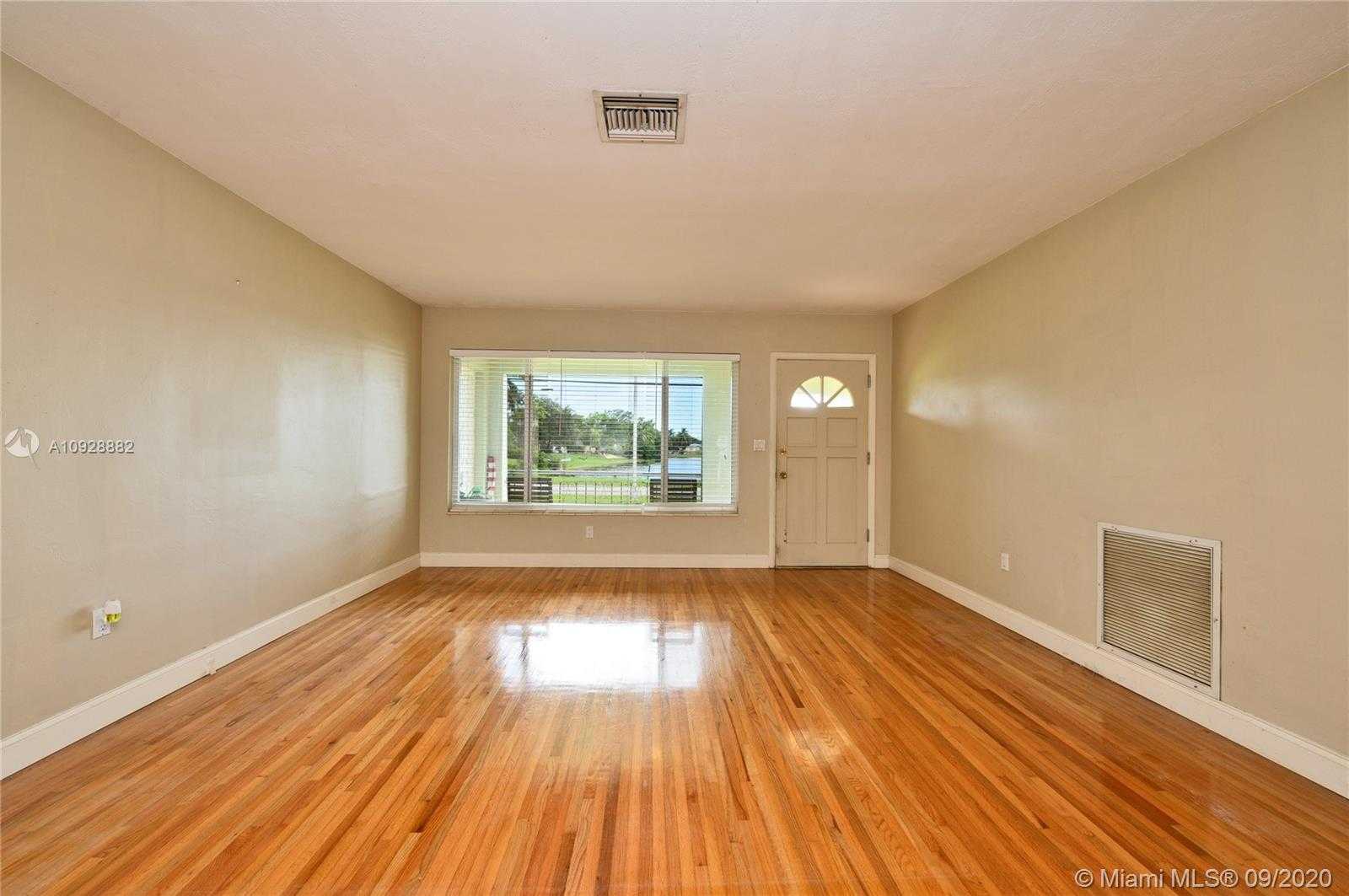 Small Image of 931 Bluebird Ave, Miami Springs, FL 33166, USA Number 6
