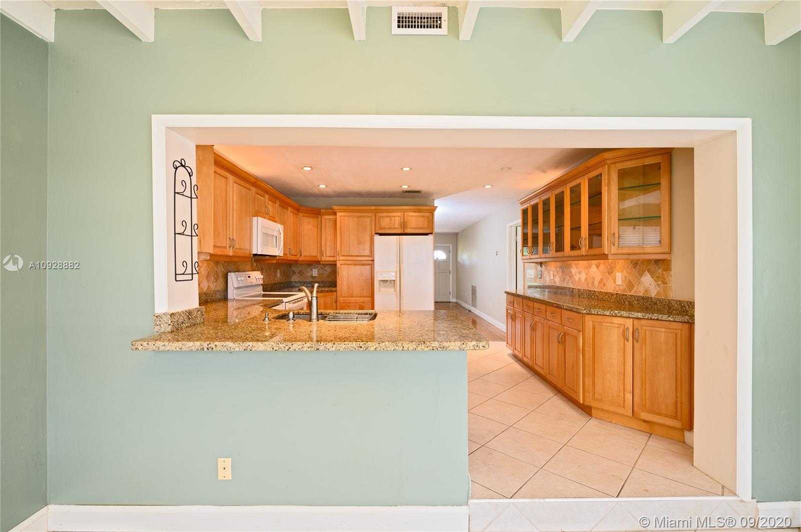 Small Image of 931 Bluebird Ave, Miami Springs, FL 33166, USA Number 9