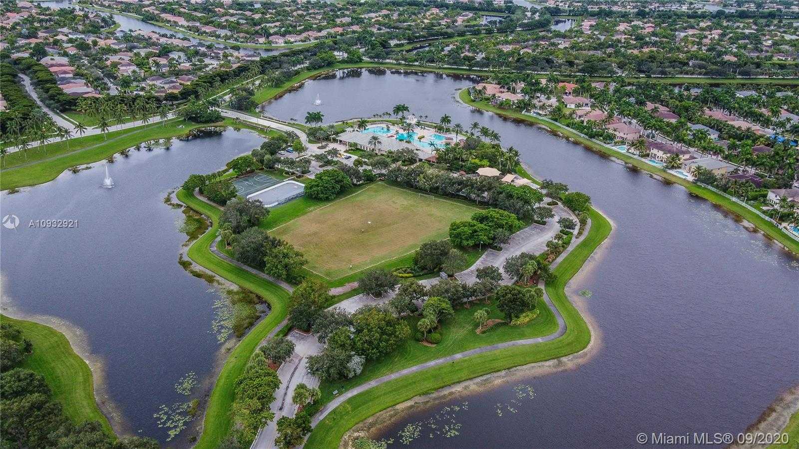 Small Image of 1284 CANARY ISLAND DR, Weston Number 26