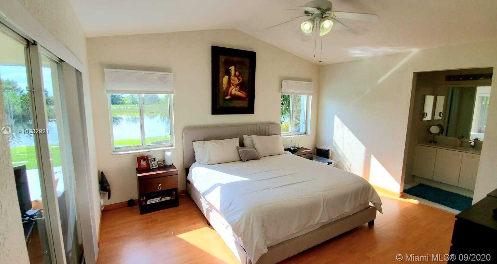 Small Image of 1284 CANARY ISLAND DR, Weston Number 6