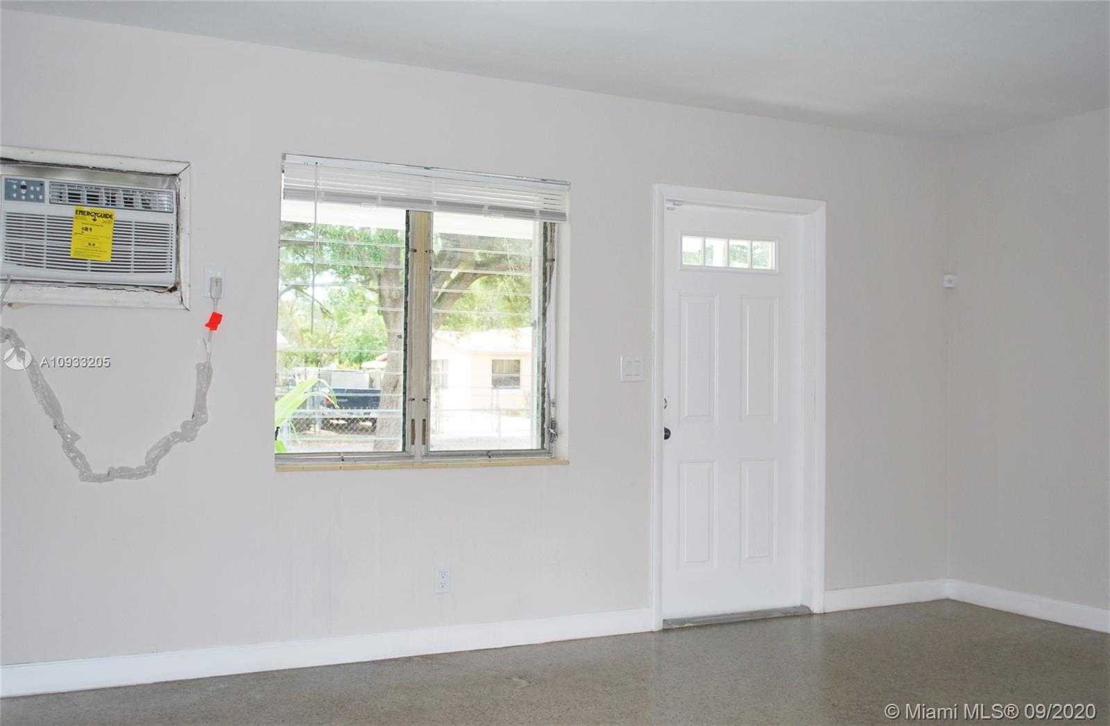 Small Image of 1828 LAUDERDALE MANOR DR #1, Fort Lauderdale Number 2