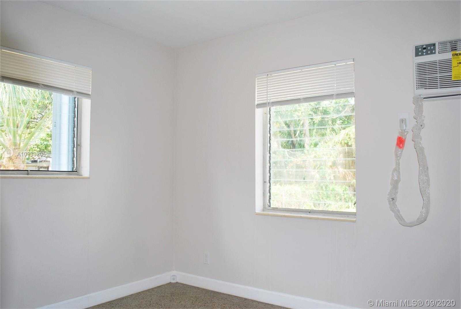Small Image of 1828 LAUDERDALE MANOR DR #1, Fort Lauderdale Number 5
