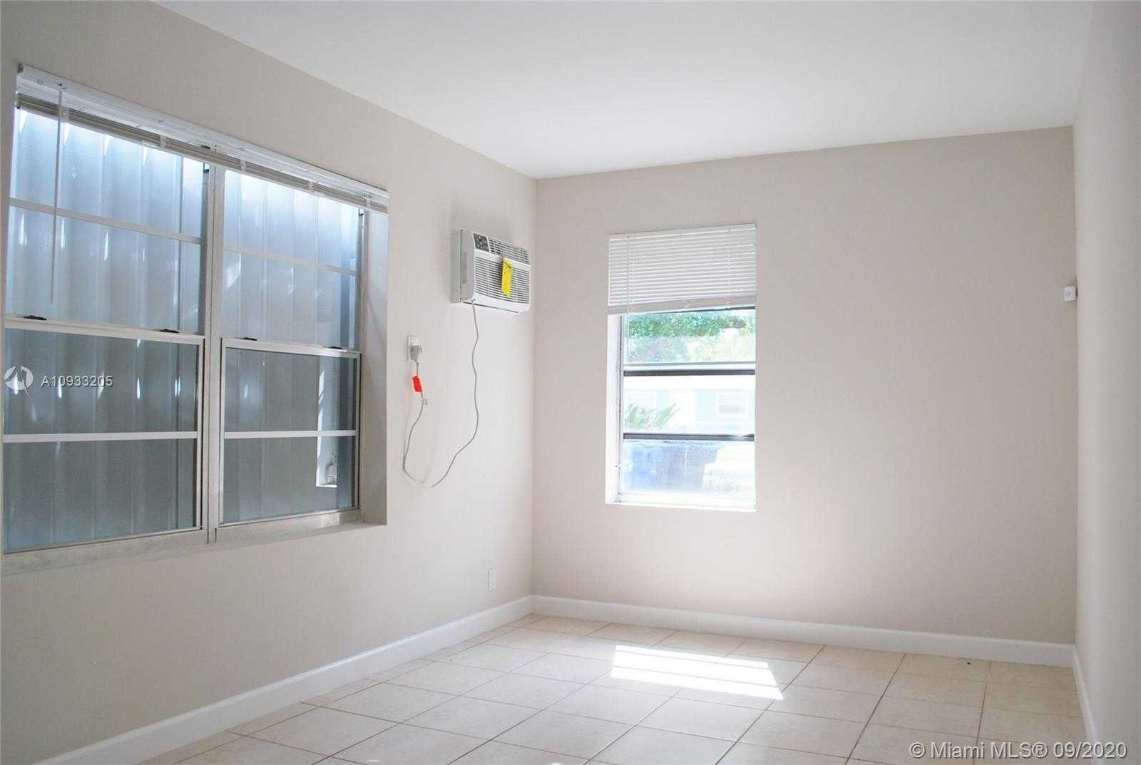 Small Image of 1828 LAUDERDALE MANOR DR #1, Fort Lauderdale Number 7