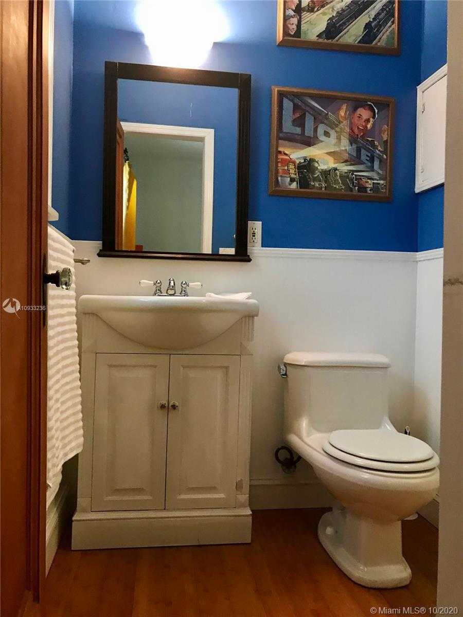 Small Image of 7607 NORTH EAST 7TH AVE, Miami Number 9