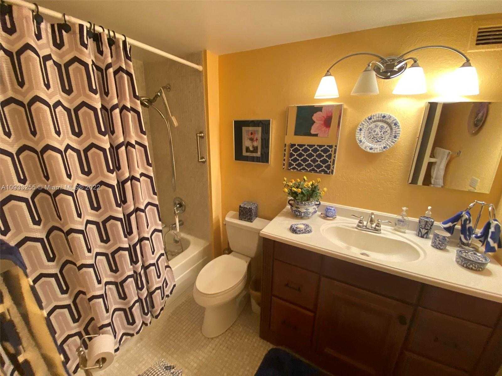 Small Image of 2301 COLLINS AVE #525, Miami Beach Number 3