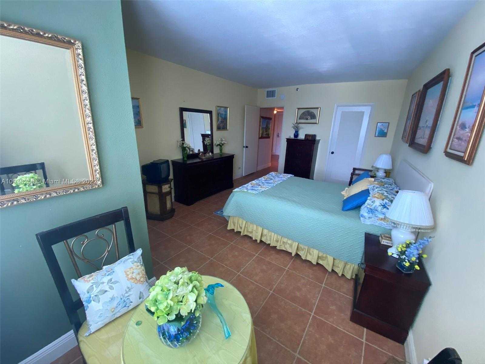 Small Image of 2301 COLLINS AVE #525, Miami Beach Number 7