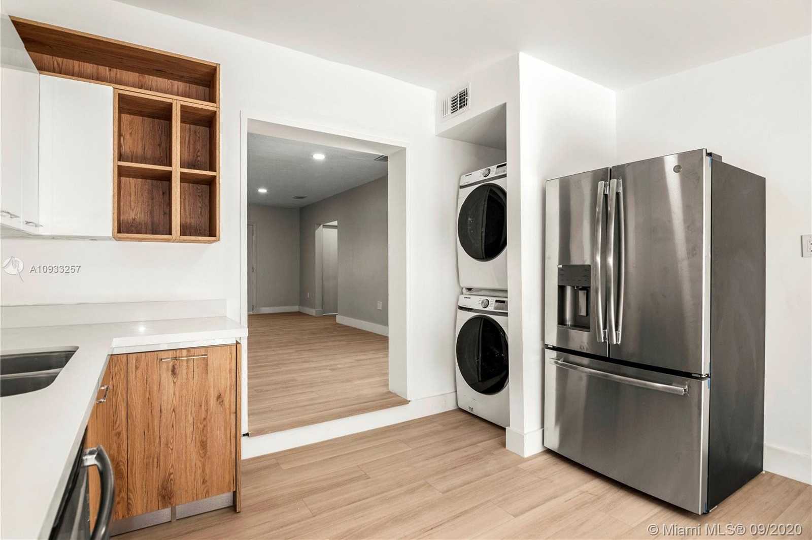 Small Image of 2952 SOUTH WEST 27TH TER, Miami Number 11
