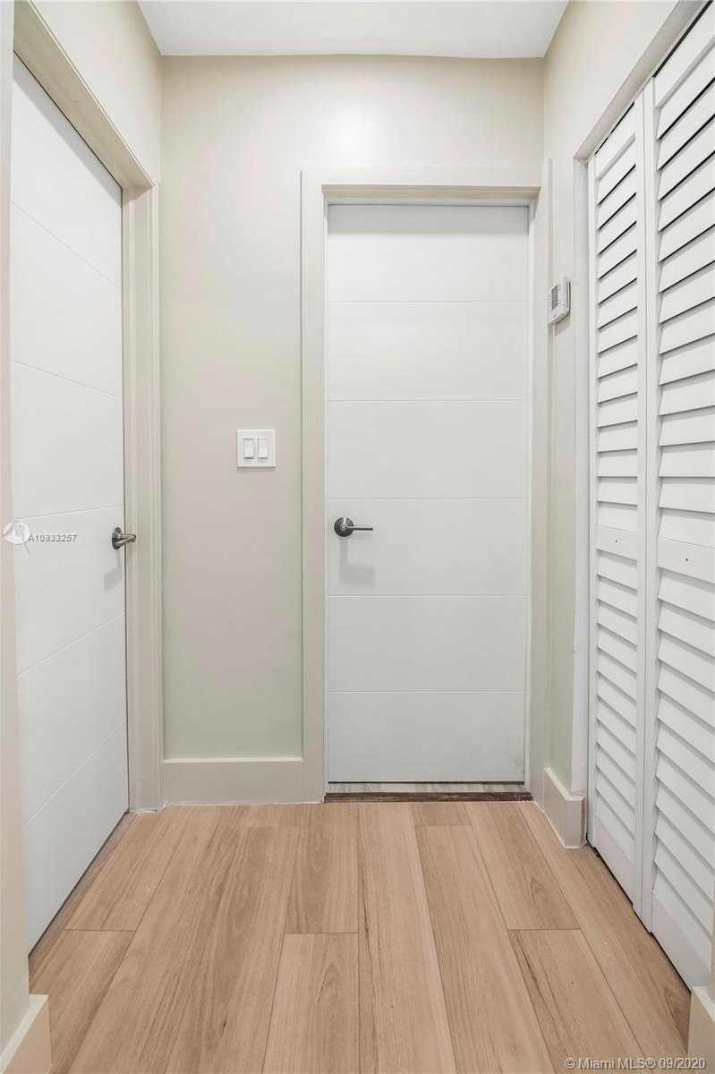 Small Image of 2952 SOUTH WEST 27TH TER, Miami Number 16