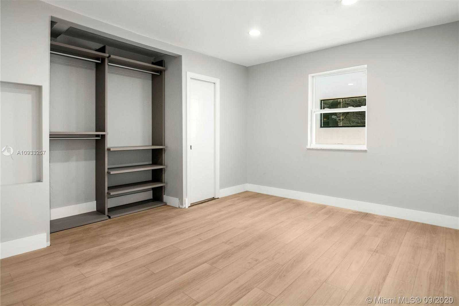 Small Image of 2952 SOUTH WEST 27TH TER, Miami Number 17