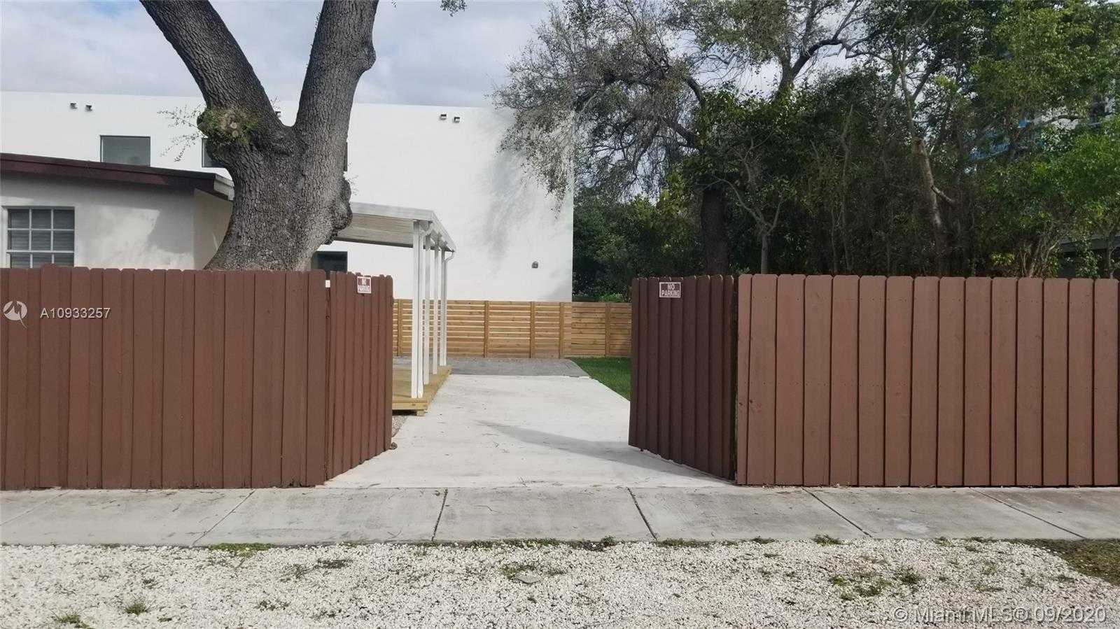 Small Image of 2952 SOUTH WEST 27TH TER, Miami Number 24