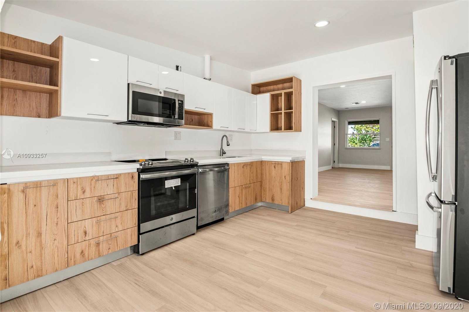 Small Image of 2952 SOUTH WEST 27TH TER, Miami Number 9