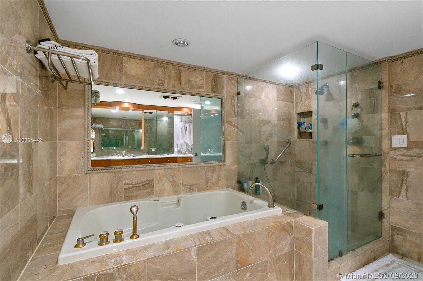 Small Image of 5070 N Ocean Dr, Riviera Beach, FL 33404, USA Number 17